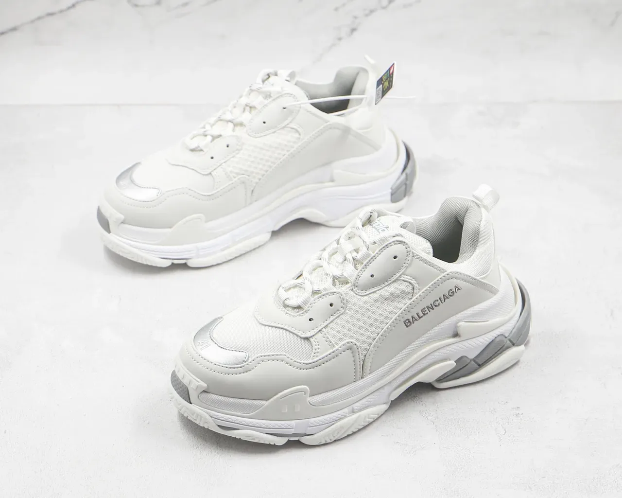 Balenciaga Triple S Tênis Chunky Brancos e Cinza 7