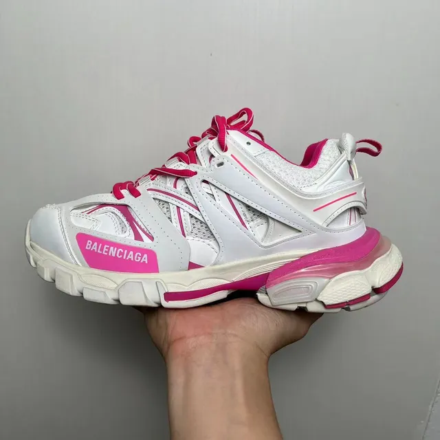 Balenciaga tênis chunky branco e rosa com sola multicamadas overlay jaula esculpida 2