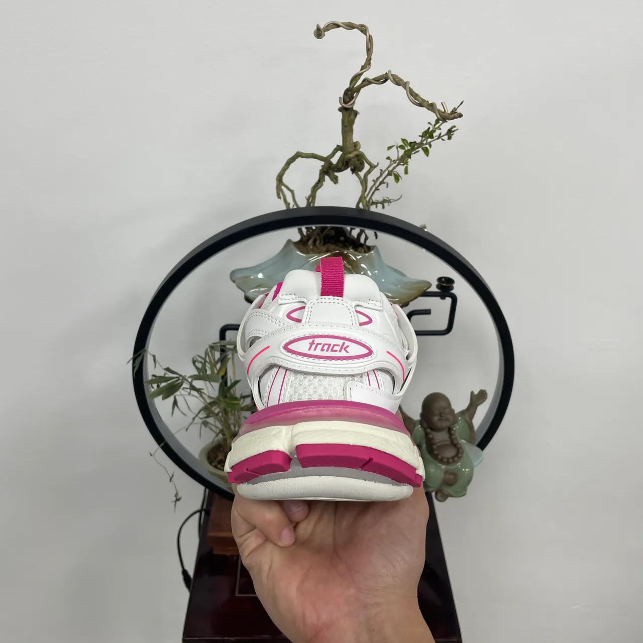 Balenciaga tênis chunky branco e rosa com sola multicamadas overlay jaula esculpida 7