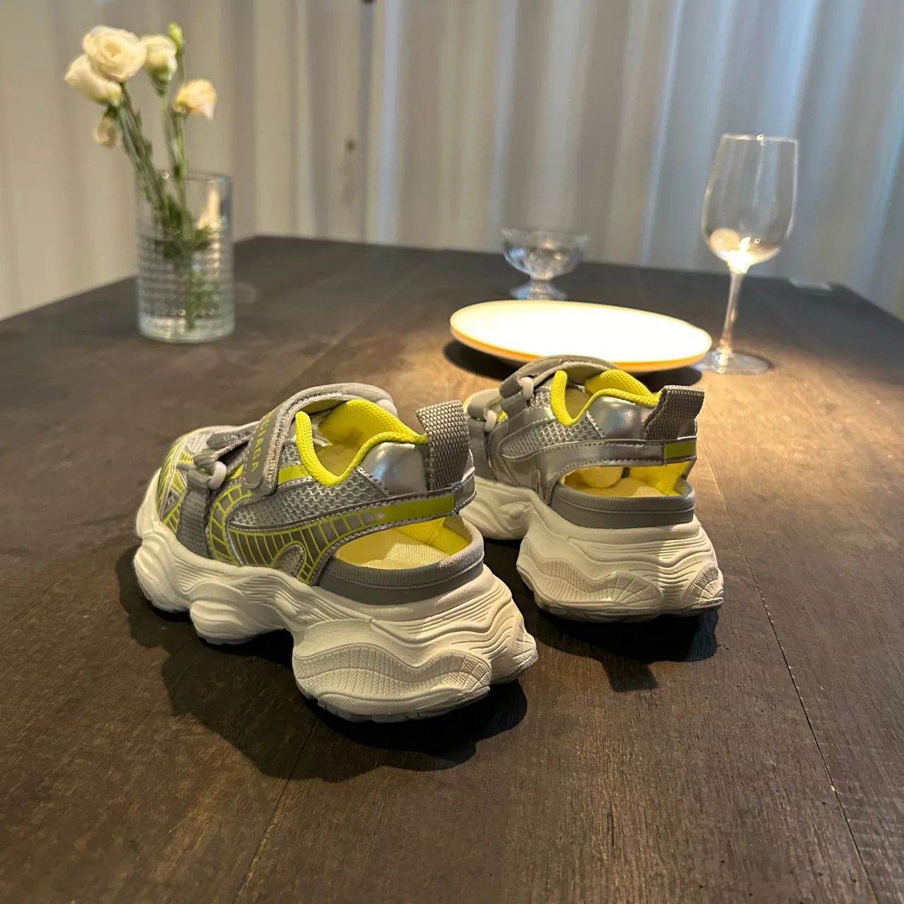 Balenciaga zapatillas blancas con suela rosa, upper de malla, chunky sneakers 15