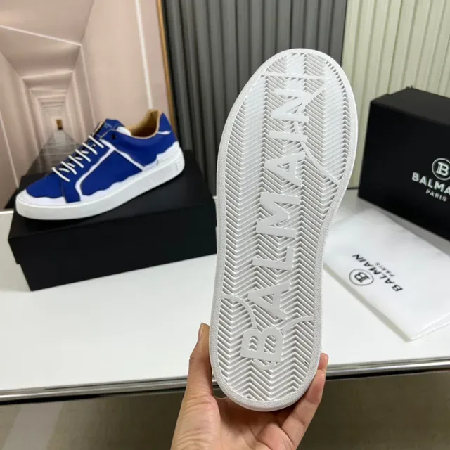 Balmain Tênis Lifestyle Azul Branco Low-Top de Couro com Painéis 2