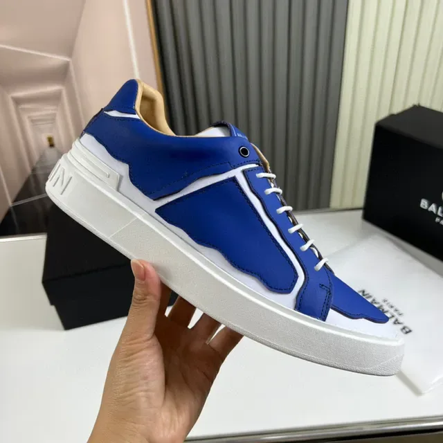Balmain Tênis Lifestyle Azul Branco Low-Top de Couro com Painéis 4
