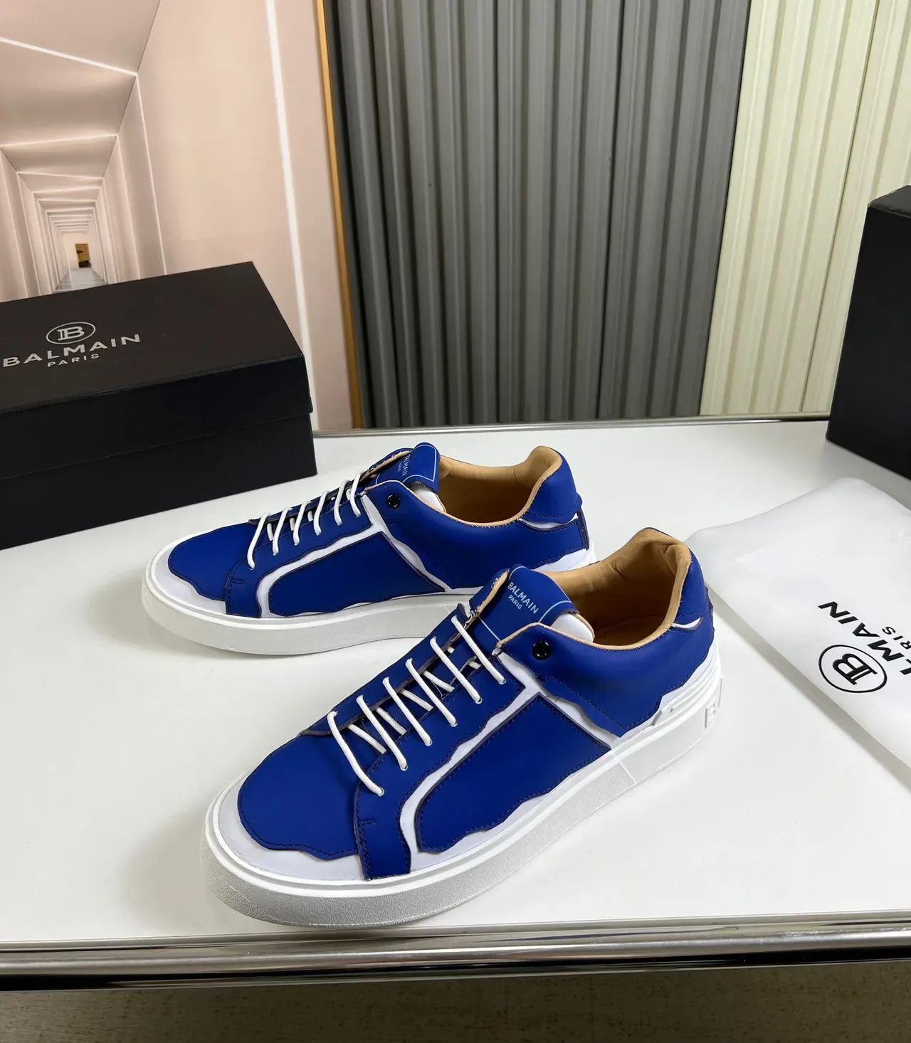 Balmain Tênis Lifestyle Azul Branco Low-Top de Couro com Painéis 8