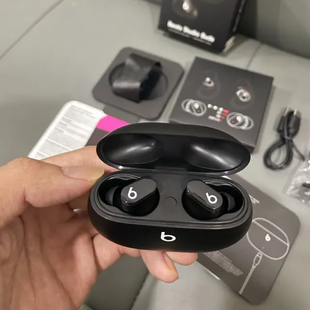 Beats Studio Buds Noir Rouge Blanc TWS Écouteurs 4