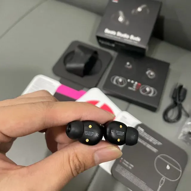 Beats Studio Buds Noir Rouge Blanc TWS Écouteurs 5