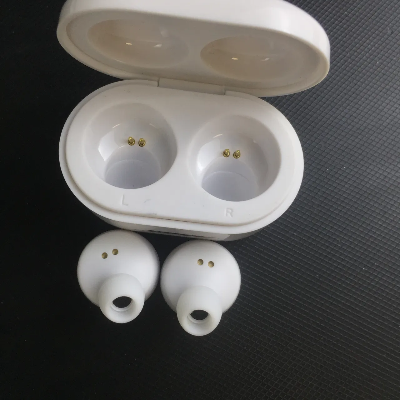 Bose SoundSport Free+ White Blue Compact Rounded Flat-Top Control Surface TWS Earbuds 5