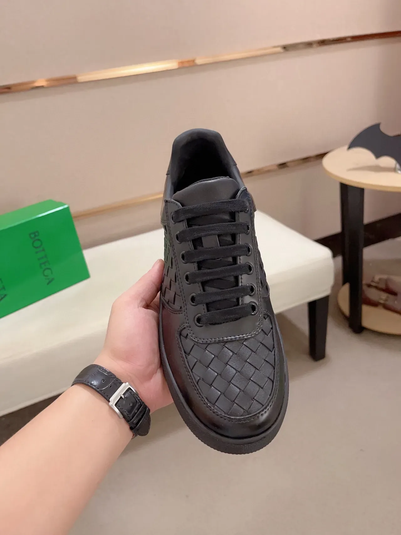 Bottega Veneta Cassette काला Intrecciato बुना चमड़ा लाइफस्टाइल स्नीकर 2