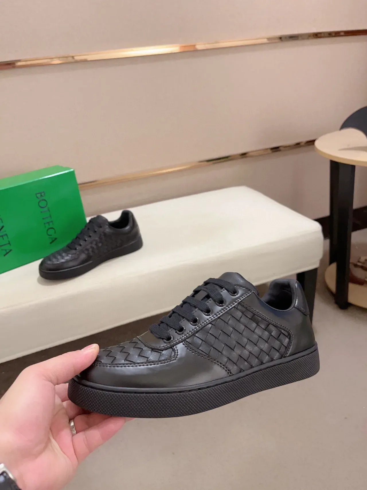 Bottega Veneta Cassette काला Intrecciato बुना चमड़ा लाइफस्टाइल स्नीकर 3