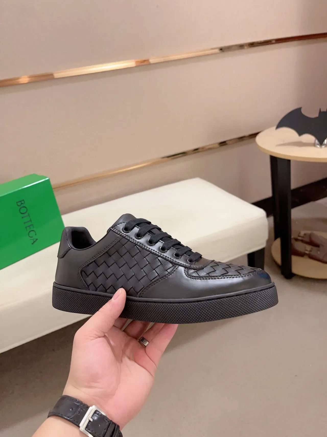 Bottega Veneta Cassette काला Intrecciato बुना चमड़ा लाइफस्टाइल स्नीकर 4