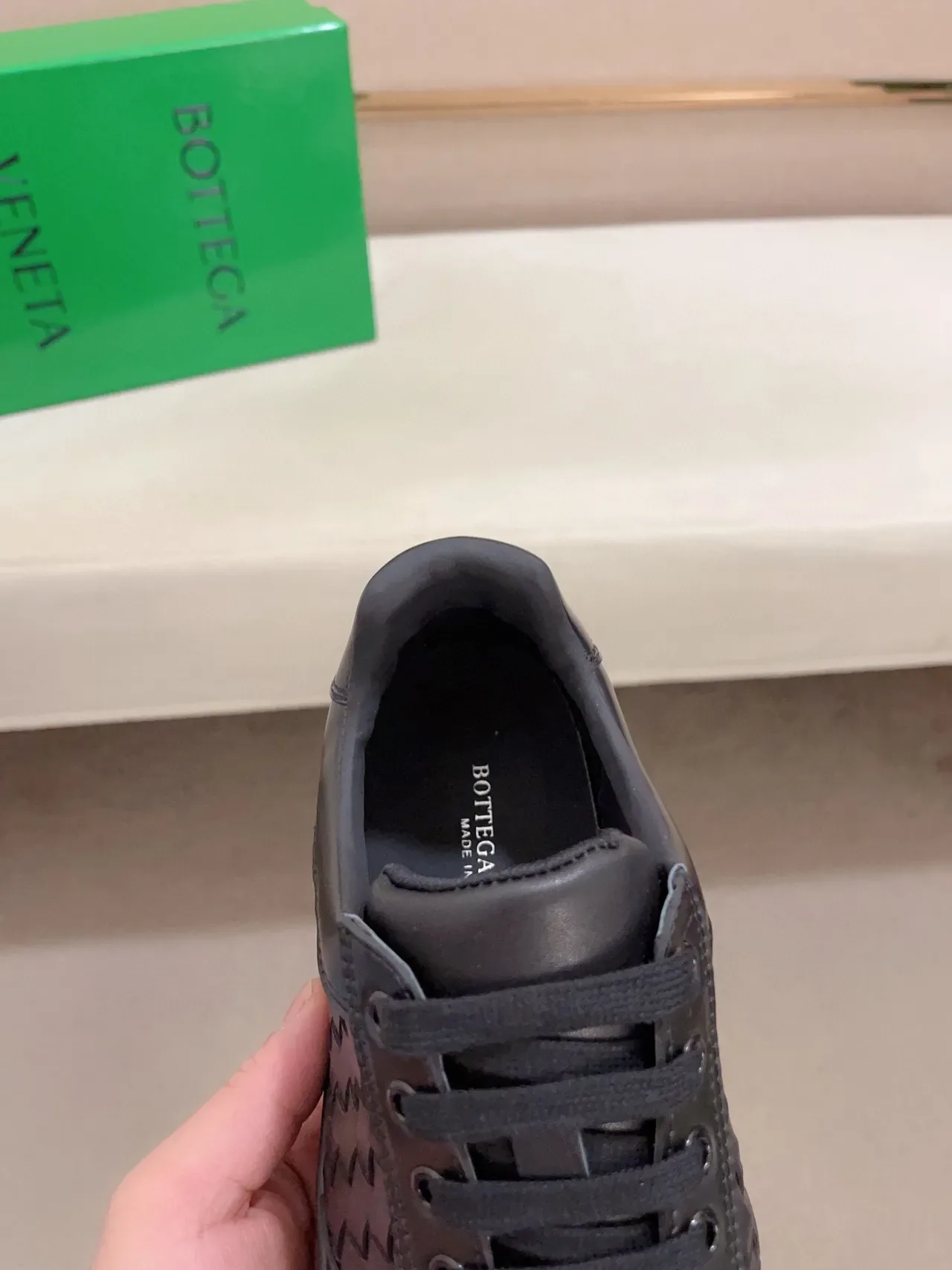 Bottega Veneta Cassette काला Intrecciato बुना चमड़ा लाइफस्टाइल स्नीकर 6
