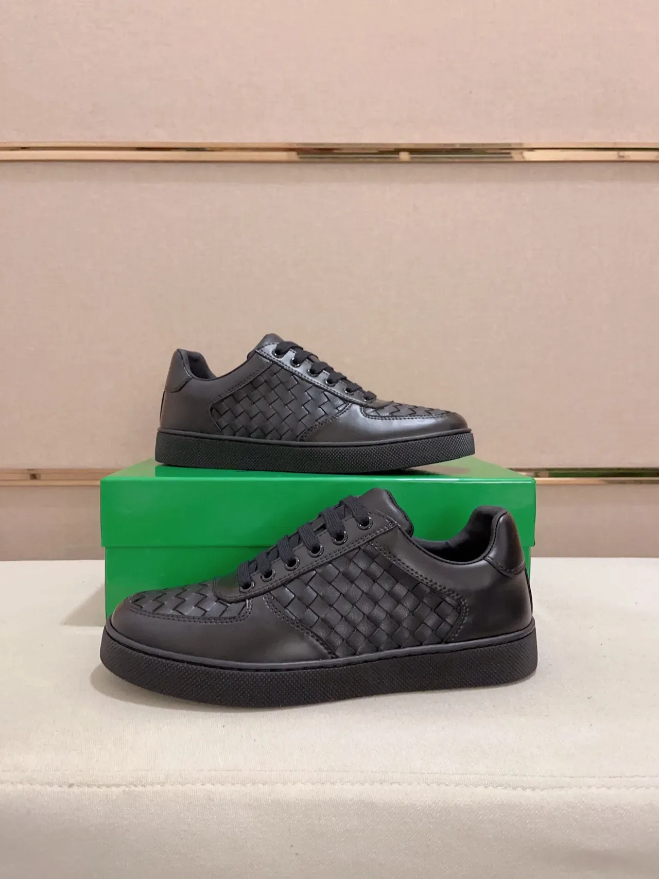 Bottega Veneta Cassette काला Intrecciato बुना चमड़ा लाइफस्टाइल स्नीकर 7