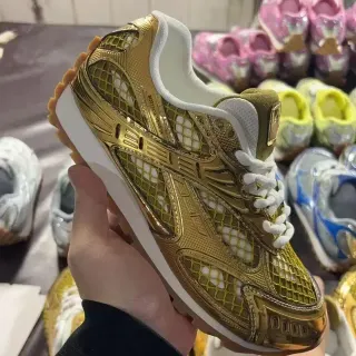 Bottega Veneta Cassette सোনाली सादा धातব पिन्जरा ओभरले जाल निचेर स्तर लाइफस्टाइल स्निकार
