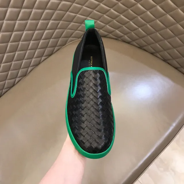 Bottega Veneta Cassette Loafer لافر أسود وأخضر من الجلد المنسوج 4