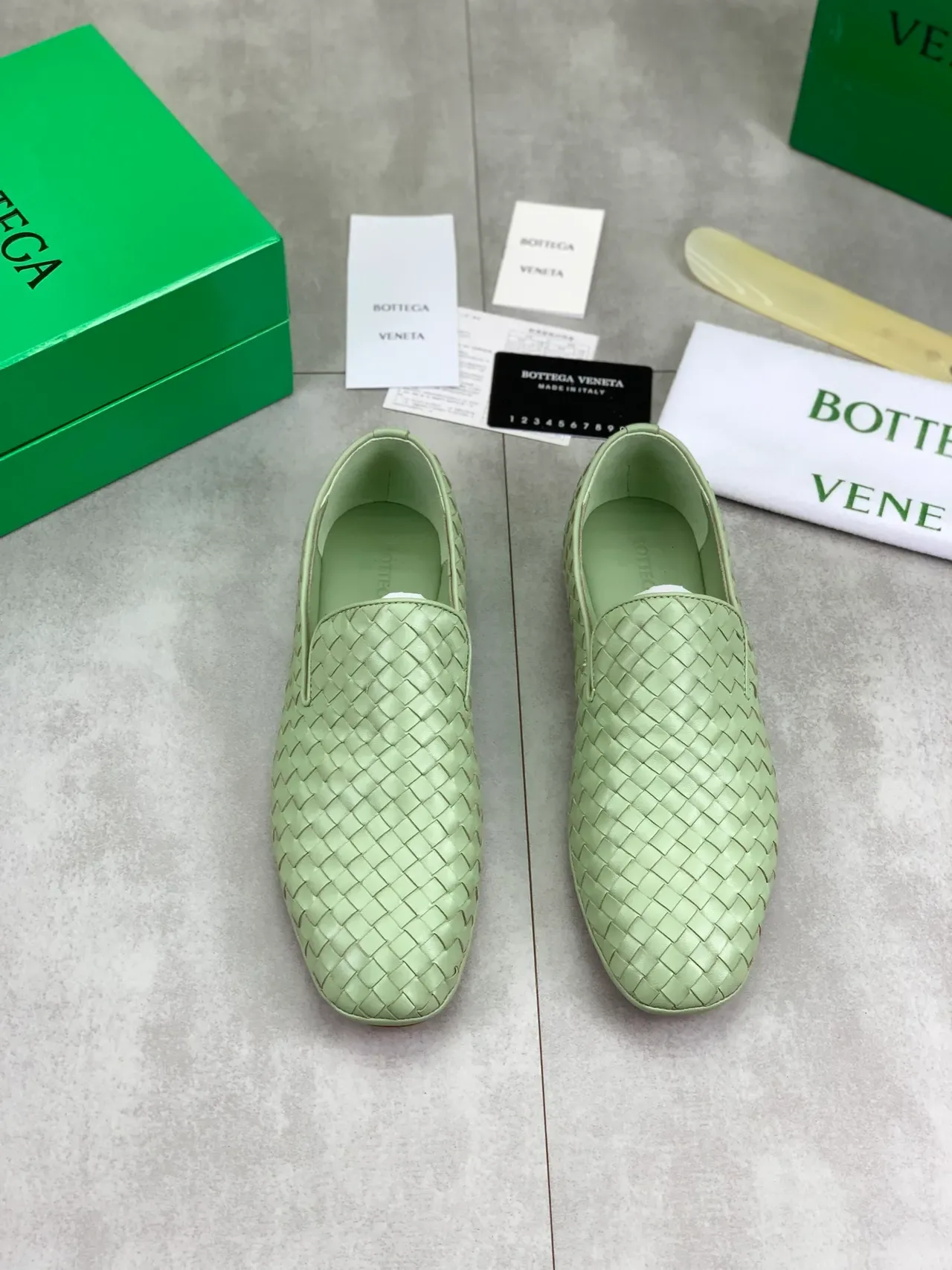 Bottega Veneta Verde Beige Cuero Intrecciato Slip-On Mocasín 5