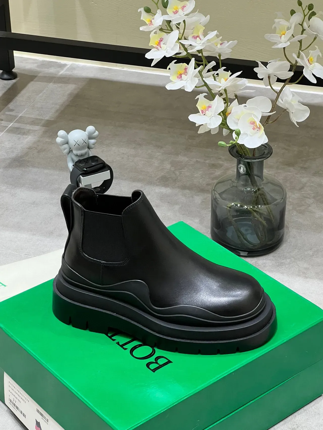 Bottega Veneta Le Cagole Bottes Chelsea en cuir noir 6