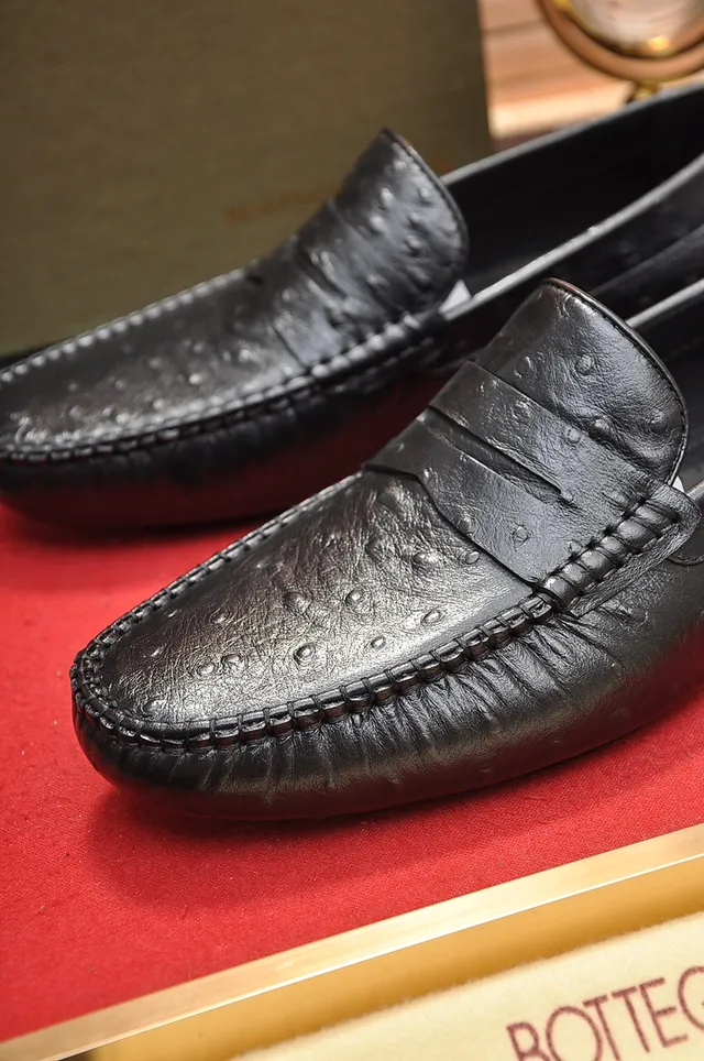 Bottega Veneta Penny Loafer কালো টেক্সচার্ড লেদার স্লিপ-অন লোফার 2