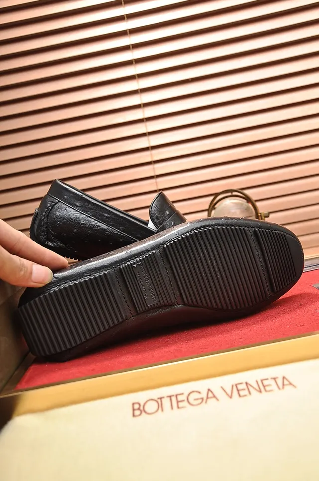 Bottega Veneta Penny Loafer কালো টেক্সচার্ড লেদার স্লিপ-অন লোফার 3