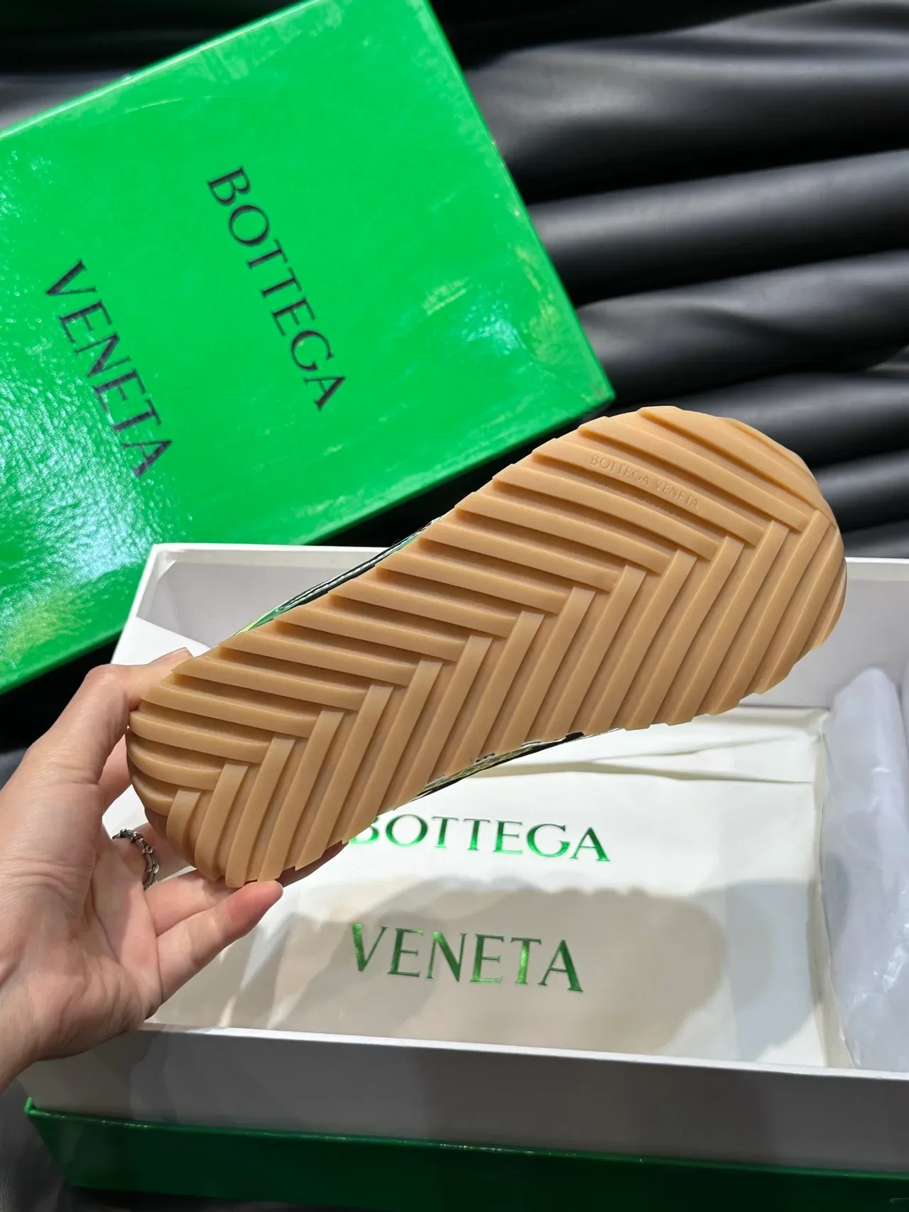 Bottega Veneta হলুদ রূপালি জালি উপর মেটালিক ওভারলে লাইফস্টাইল স্নিকার্স 2