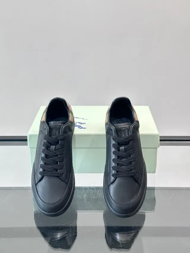 Burberry Tênis Lifestyle de Couro Preto e Bege com aba de calcanhar House Check 4
