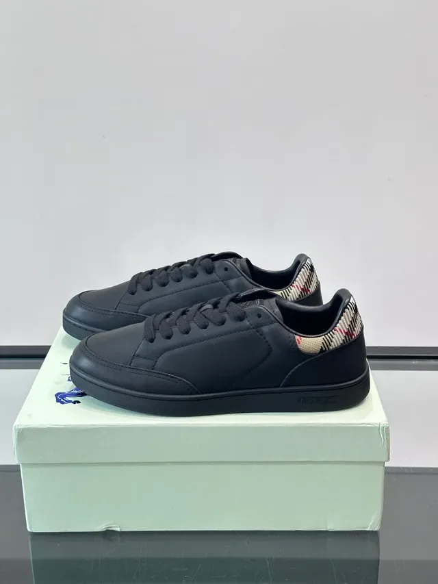 Burberry Tênis Lifestyle de Couro Preto e Bege com aba de calcanhar House Check 5
