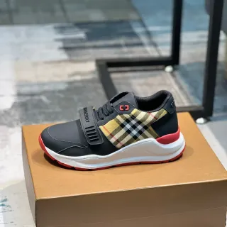 Burberry काला लाल लो-टॉप चेक-पैनल एक्सेंट चंकी स्नीकर