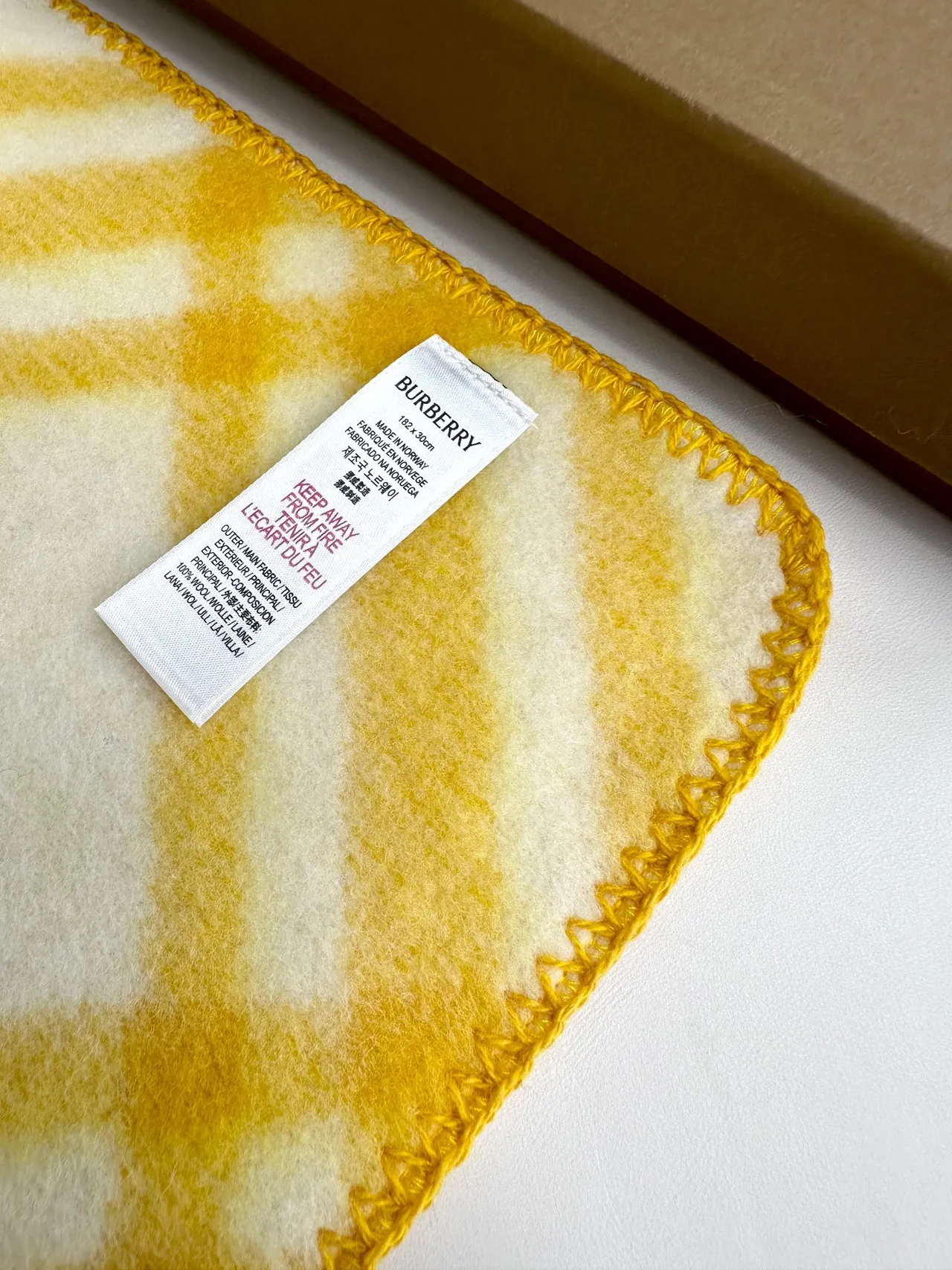 Burberry চেক প্যাটার্ন হলুদ ক্যাশমির স্কার্ফ 2