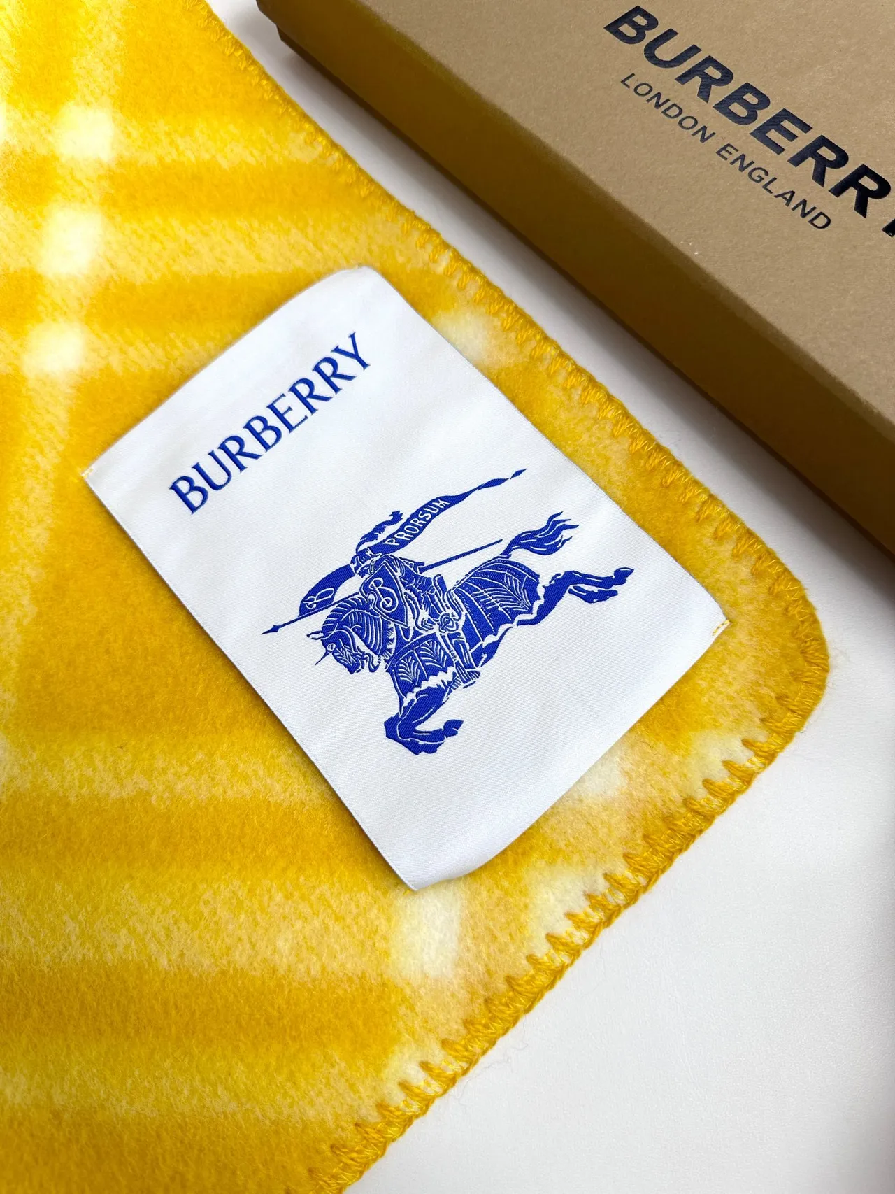 Burberry চেক প্যাটার্ন হলুদ ক্যাশমির স্কার্ফ 3