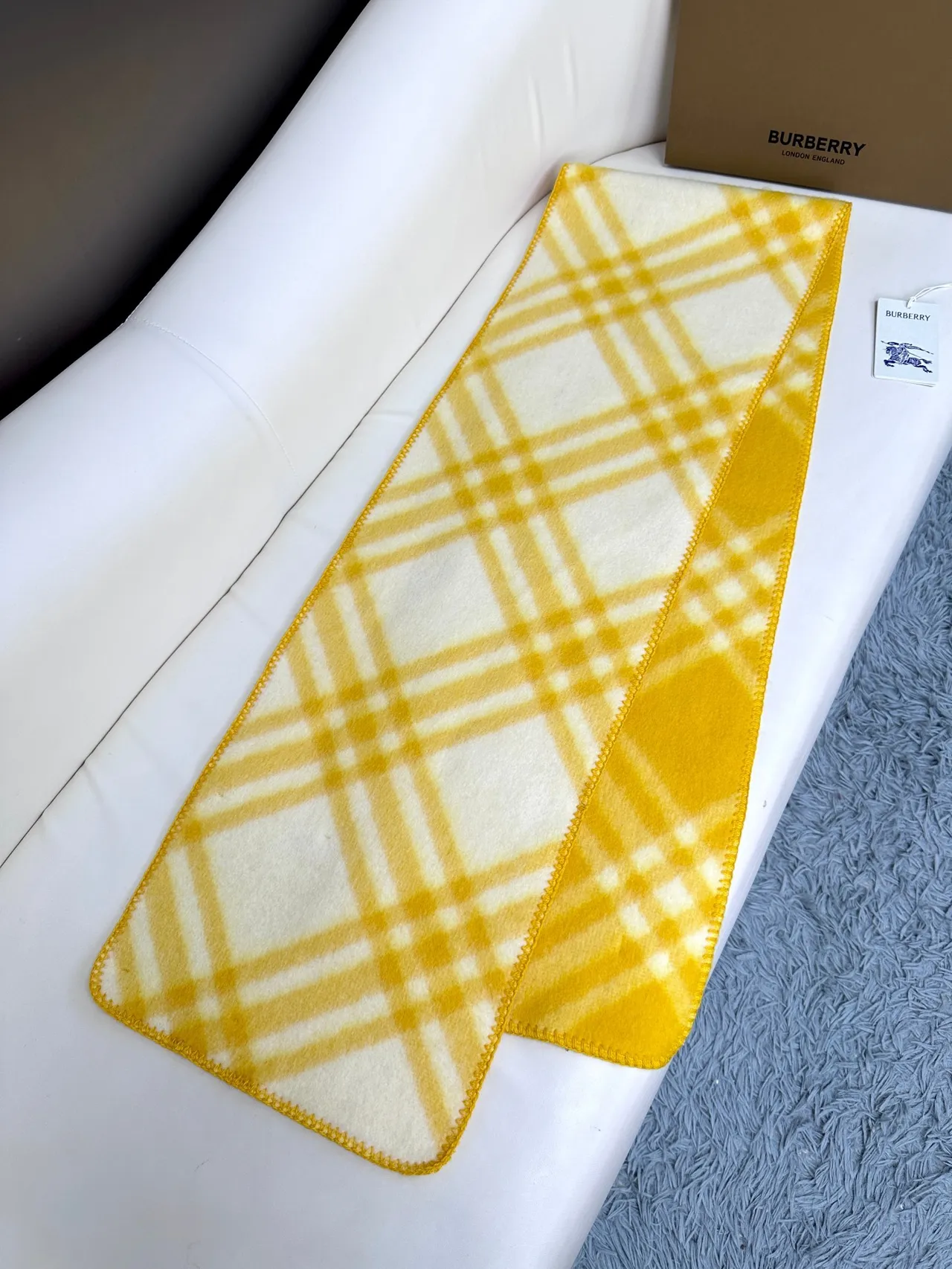 Burberry চেক প্যাটার্ন হলুদ ক্যাশমির স্কার্ফ 4