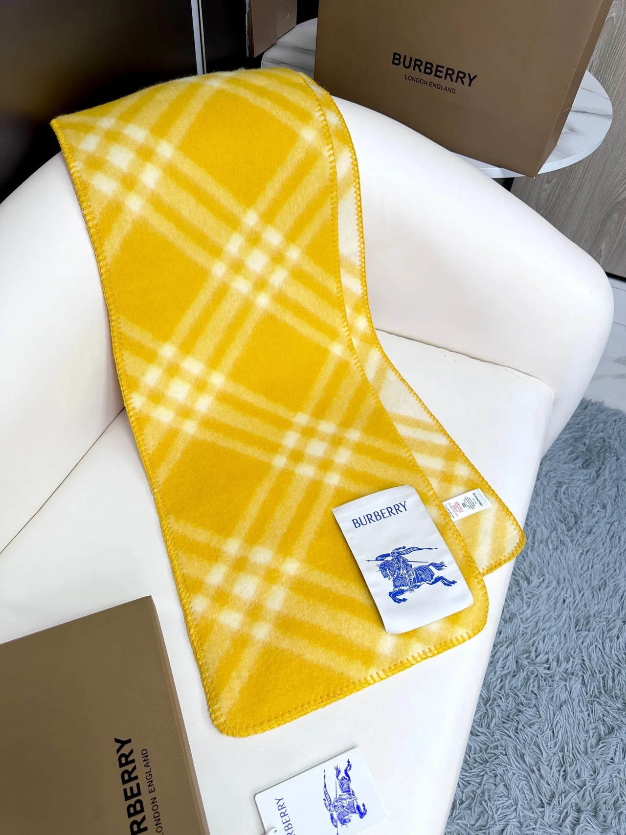 Burberry চেক প্যাটার্ন হলুদ ক্যাশমির স্কার্ফ 5