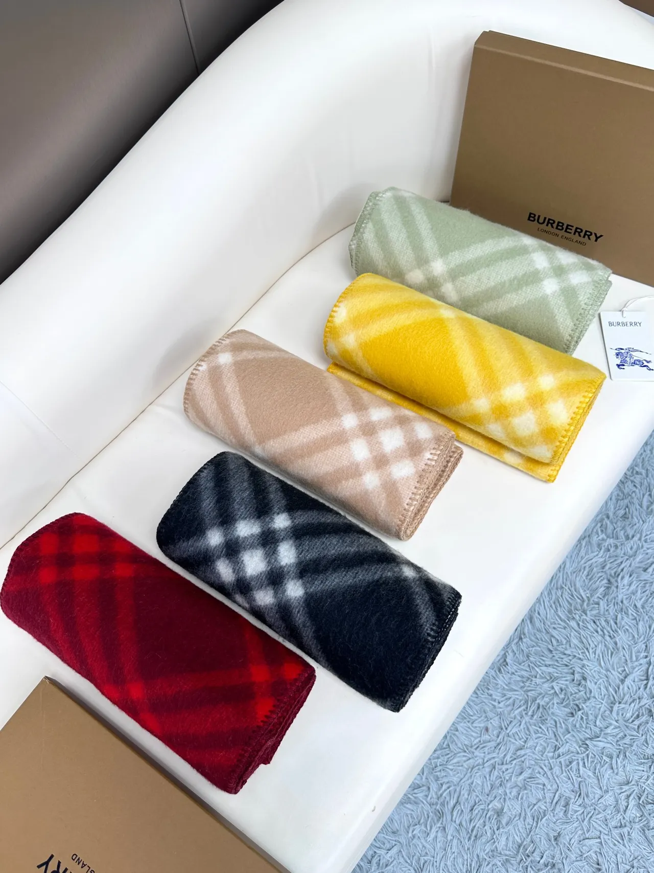 Burberry চেক প্যাটার্ন হলুদ ক্যাশমির স্কার্ফ 7