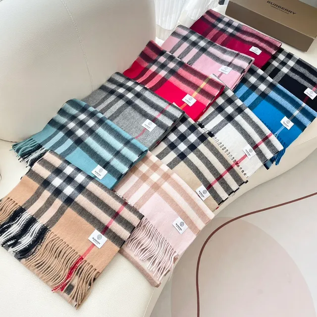 Burberry ক্লাসিক চেক ক্যাশমির স্কার্ফ 3