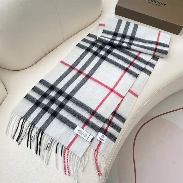 Burberry ক্লাসিক চেক ক্যাশমির স্কার্ফ 6