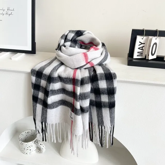 Burberry ক্লাসিক চেক ক্যাশমির স্কার্ফ 7