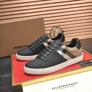 Burberry Knight Black و House Check حذاء لايف ستايل سنيكرز