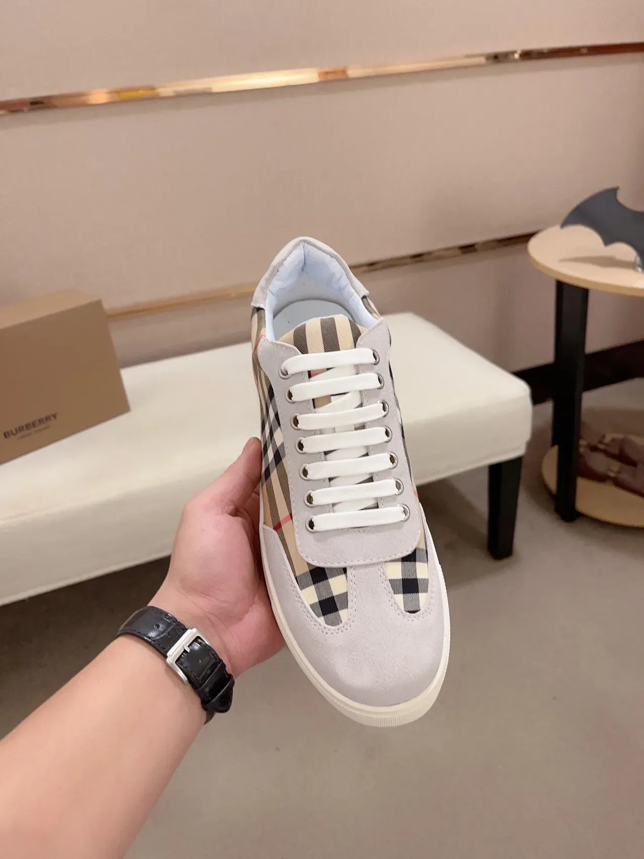 Burberry Lifestyle Tênis Beige Gray Low-Top Camurça e Painel Xadrez Tênis Lifestyle 2