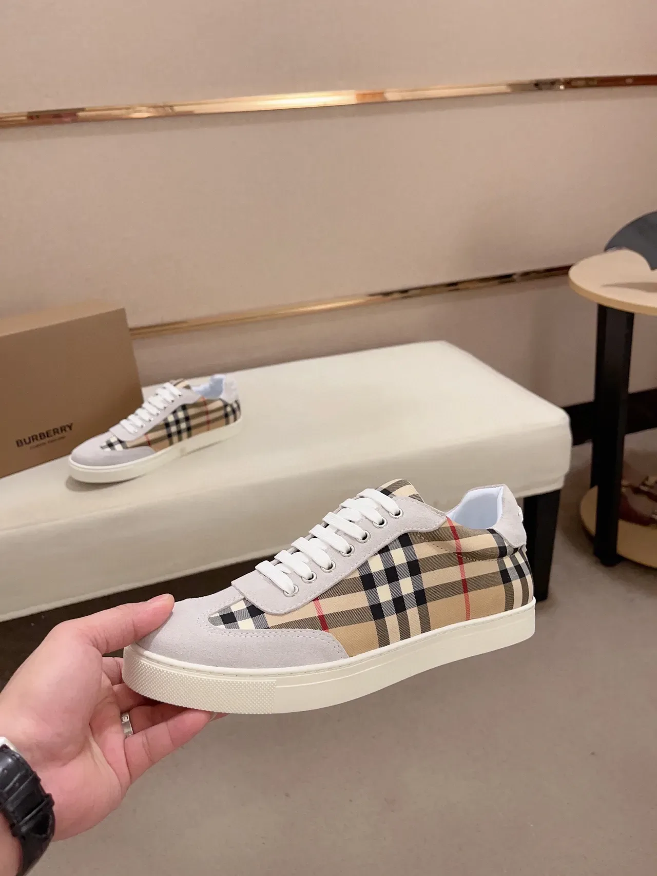 Burberry Lifestyle Tênis Beige Gray Low-Top Camurça e Painel Xadrez Tênis Lifestyle 3