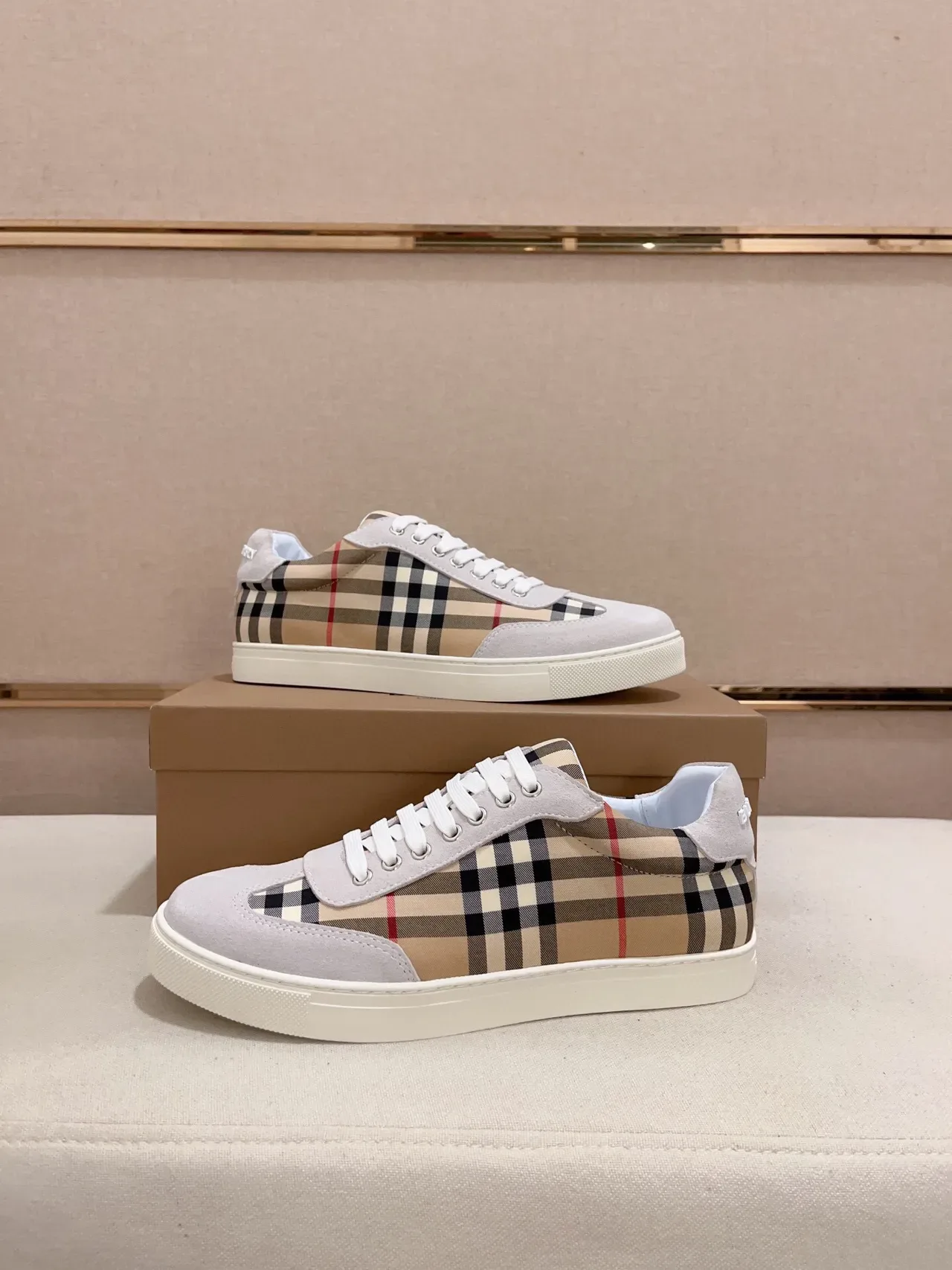 Burberry Lifestyle Tênis Beige Gray Low-Top Camurça e Painel Xadrez Tênis Lifestyle 7