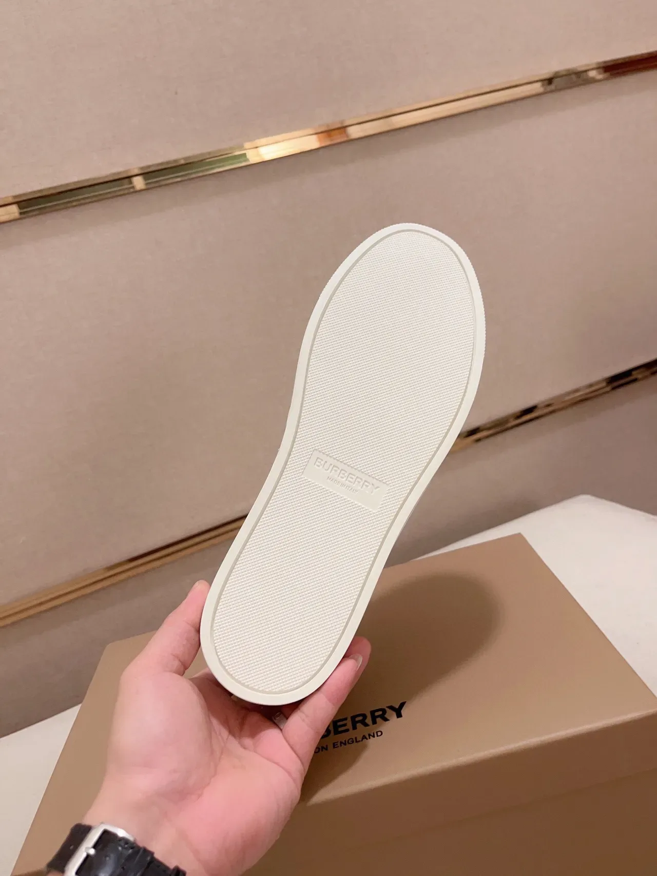 Burberry Lifestyle Tênis Beige Gray Low-Top Camurça e Painel Xadrez Tênis Lifestyle 9