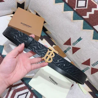 Burberry TB কালো এমবসড মনোগ্রাম চামড়ার বেল্ট