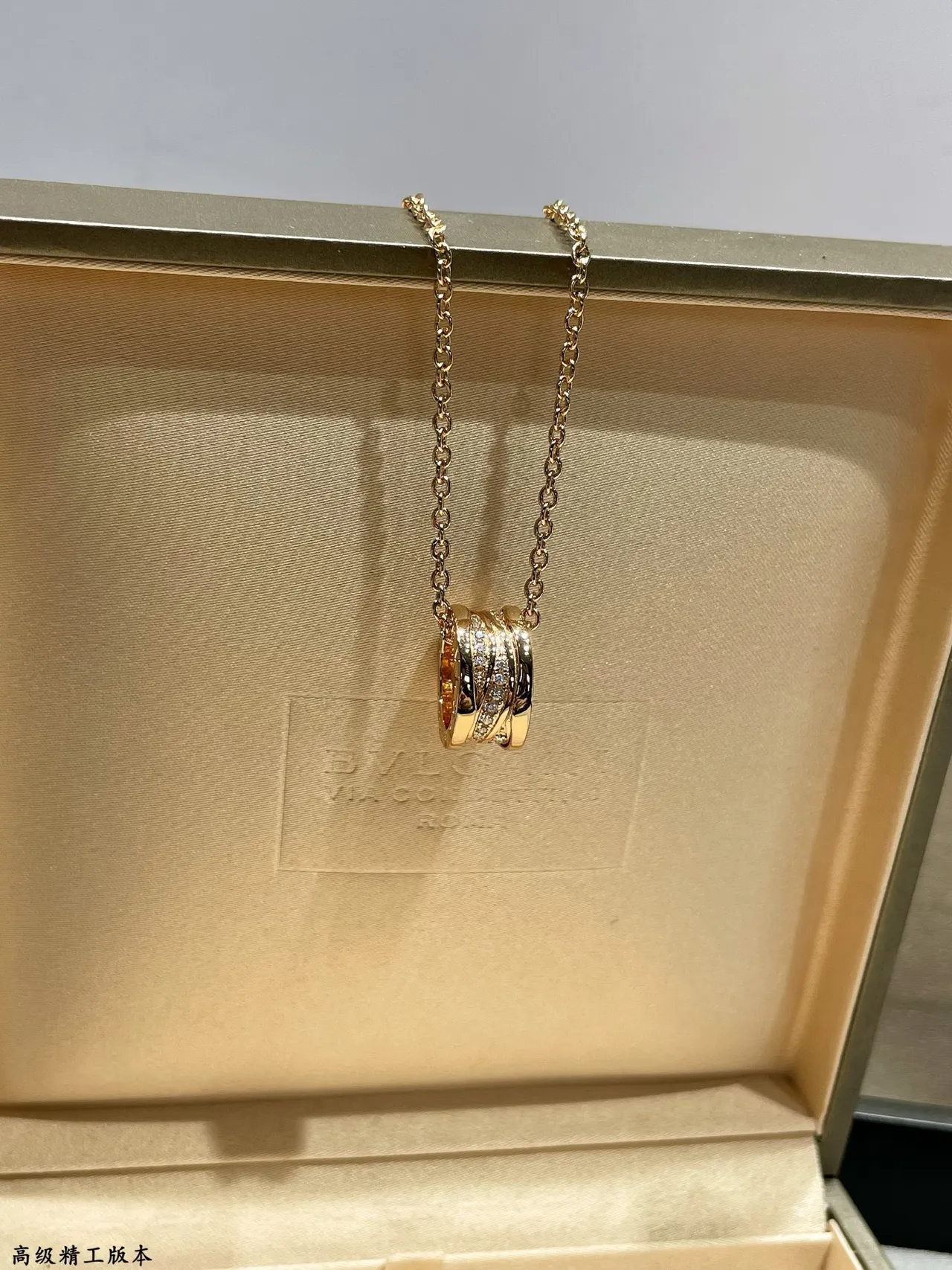 Bvlgari B.zero1 बहु-बैंड हीरे और रत्न पेंडेंट नेकलेस 7