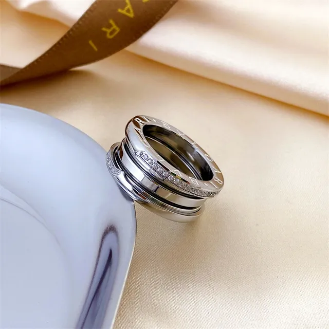 Bvlgari B.zero1 叠层多带铺镶钻石戒指 4