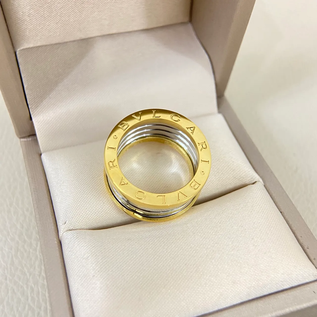 Bvlgari B.zero1 双色金和白金属旋转戒指 3