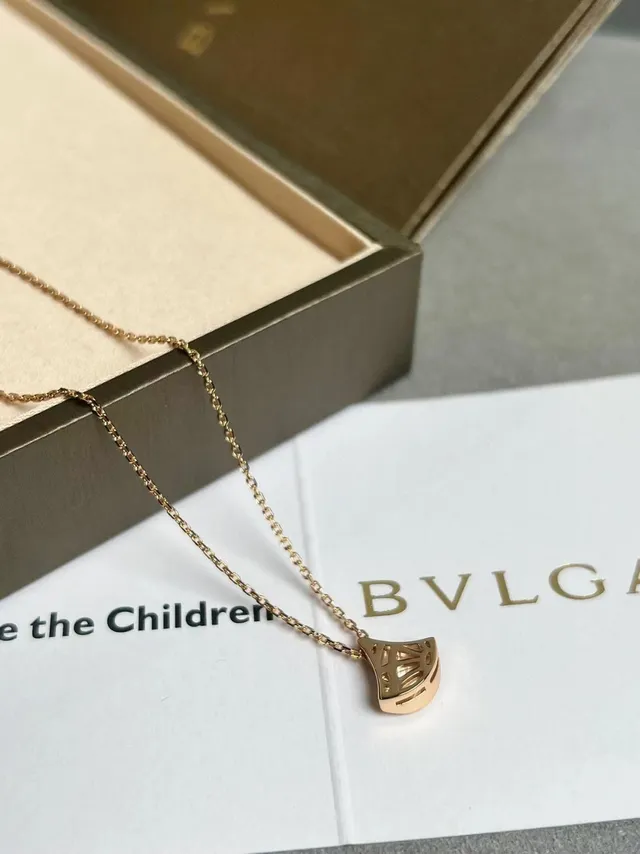 Bvlgari Divas’ Dream قلادة شكل المروحة من لؤلؤ الأم 9