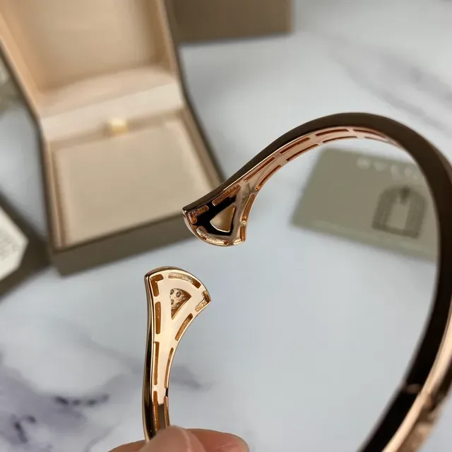 Bvlgari Divas’ Dream Fan-Shaped Pavé and Mother-of-Pearl Open Cuff Bracelets 5