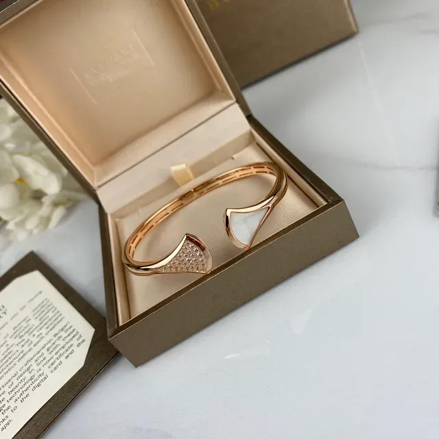 Bvlgari Divas’ Dream Fan-Shaped Pavé and Mother-of-Pearl Open Cuff Bracelets 7