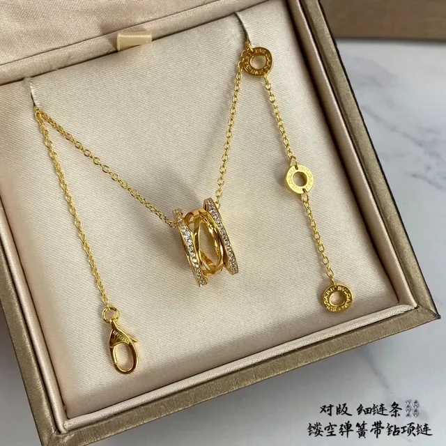 Bvlgari Collier or argent avec bande interlocking, pendentif et accents de diamants pavé 8