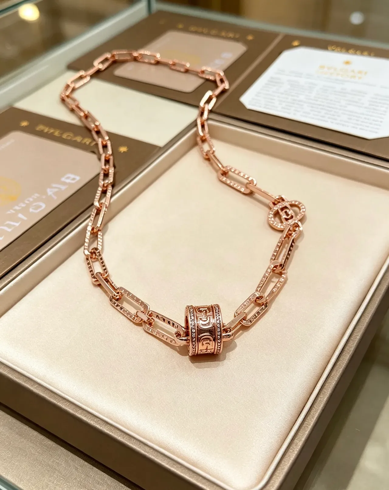 Bvlgari 粉金玫瑰链 Pavé-Set 镶嵌链节项链 2
