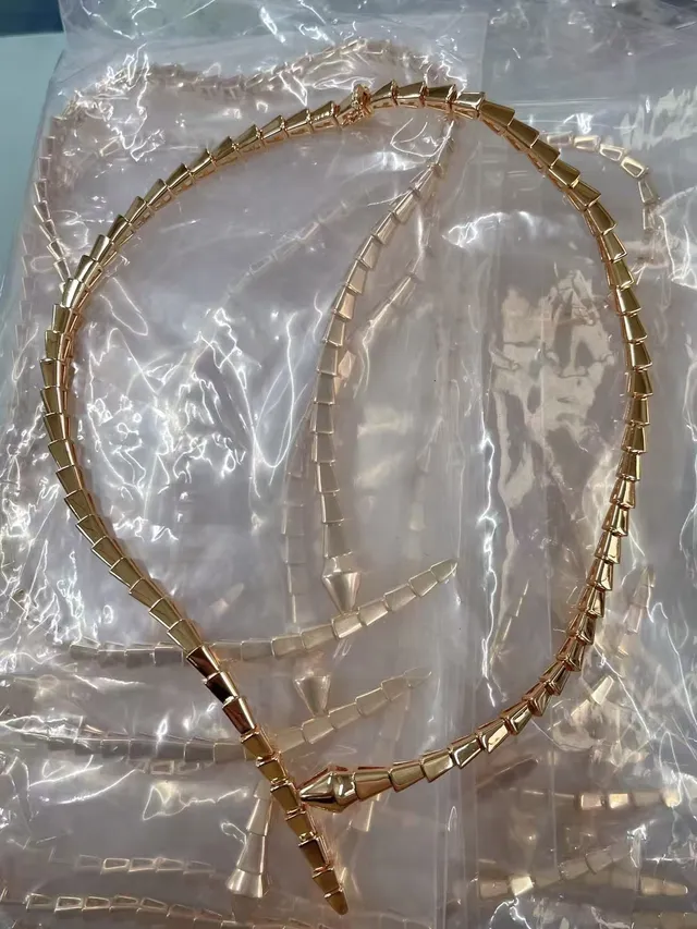 Bvlgari Serpenti Articulated Scale-Link Pavé Head and Tail Necklace 8