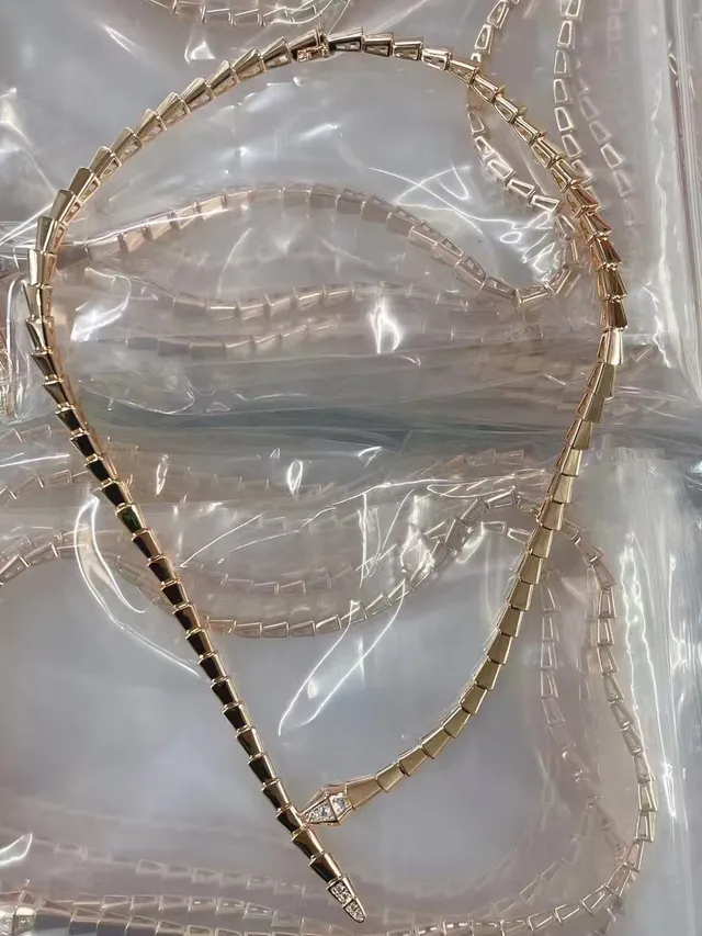 Bvlgari Serpenti Articulated Scale-Link Pavé Head and Tail Necklace 14
