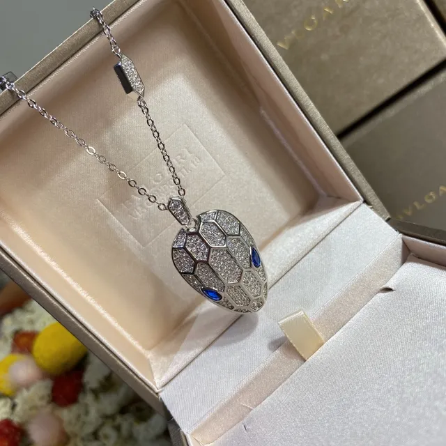 Bvlgari Serpenti Hexagonal Scale Pavé Diamond Snake Head Pendant Necklaces 6